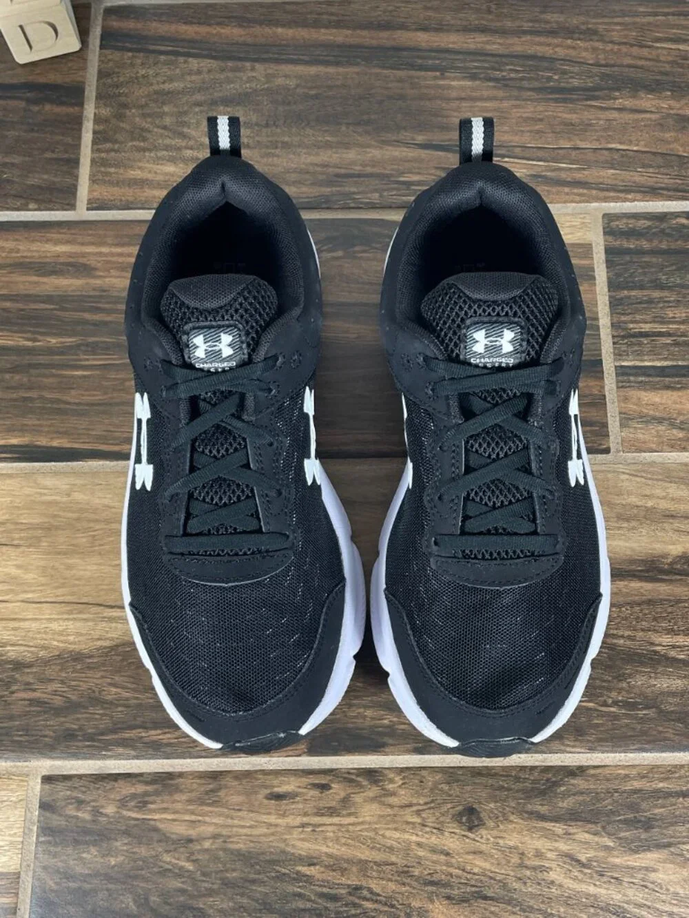 Under Armour Charged Assert 10 Running Shoes Mens Size 9 Wide 4E Black Sneakers